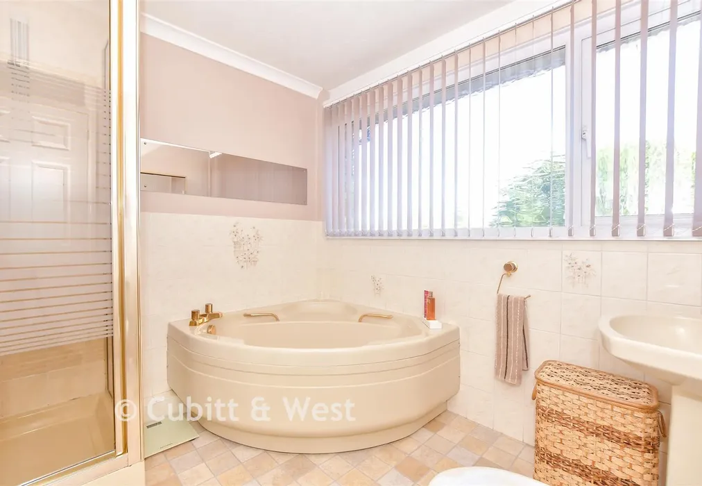 Bathroom - Havant Farm Close, Havant, Hampshire - Wards of Kent