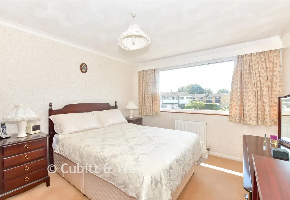 Bedroom 1 - Havant Farm Close, Havant, Hampshire - Wards of Kent