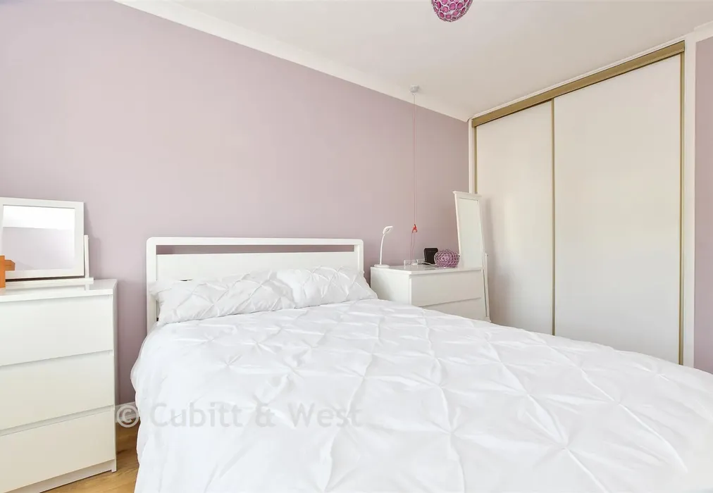 Bedroom - Brighton Road, Purley, Surrey - Wards of Kent