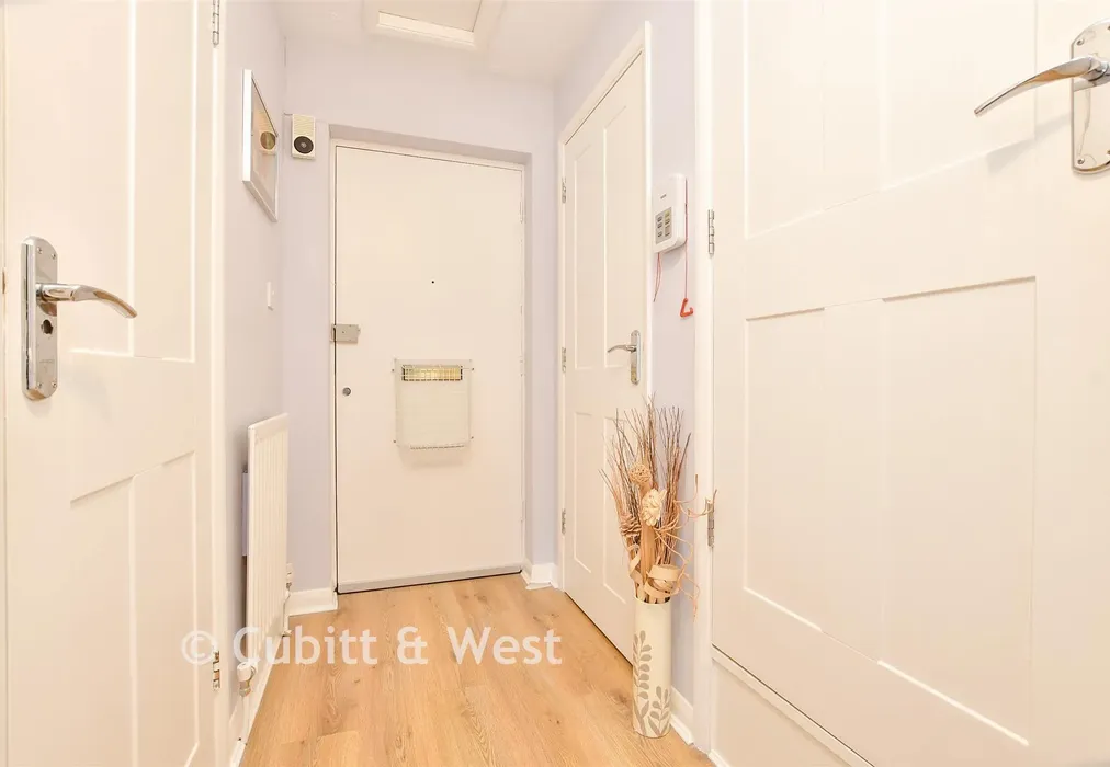 Entrance Hall - Brighton Road, Purley, Surrey - Wards of Kent