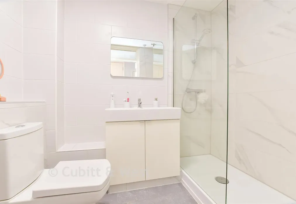 Shower Room - Brighton Road, Purley, Surrey - Wards of Kent