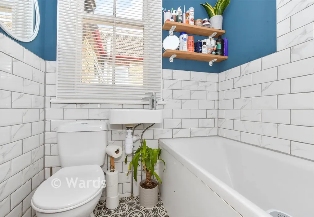 Bathroom - Douglas Road, Herne Bay, Kent - Wards of Kent