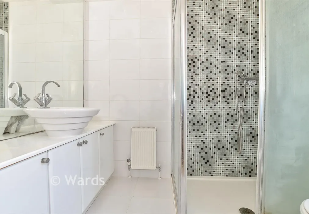 En-Suite Shower Room - Woodlands Lodge Park, Ashford, Kent - Wards of Kent