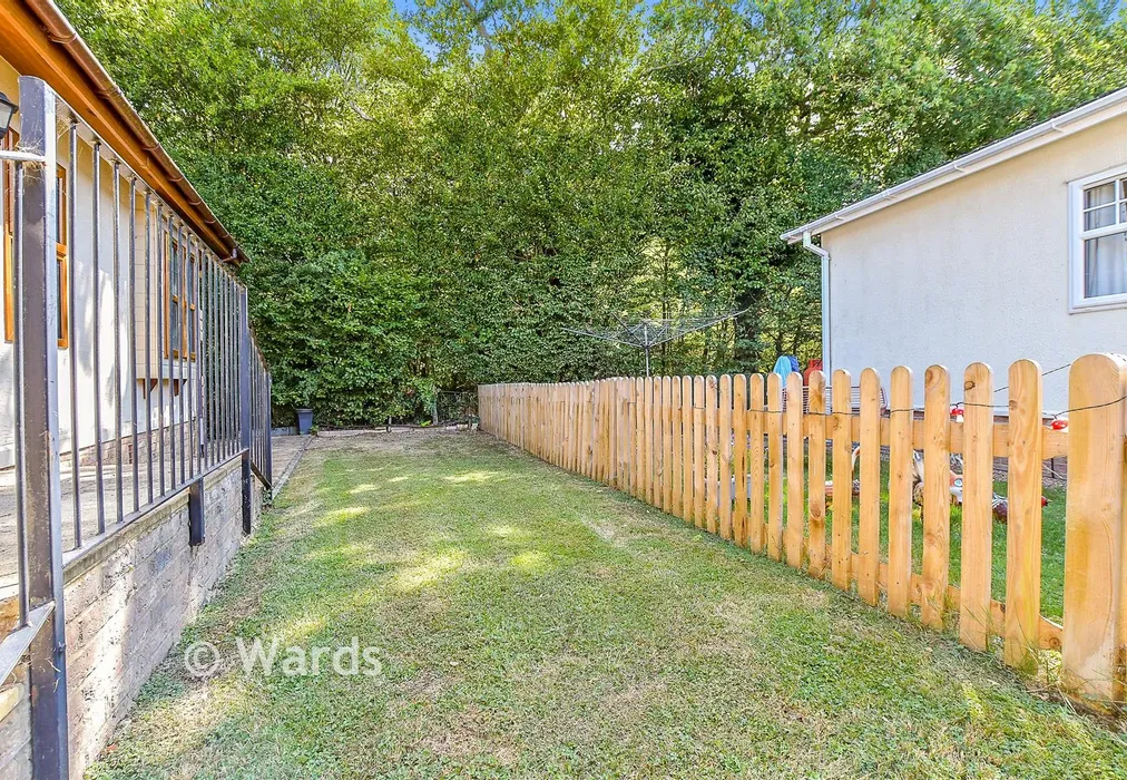 Rear Garden - Woodlands Lodge Park, Ashford, Kent - Wards of Kent