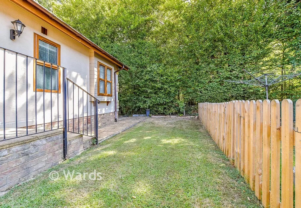 Rear Garden - Woodlands Lodge Park, Ashford, Kent - Wards of Kent