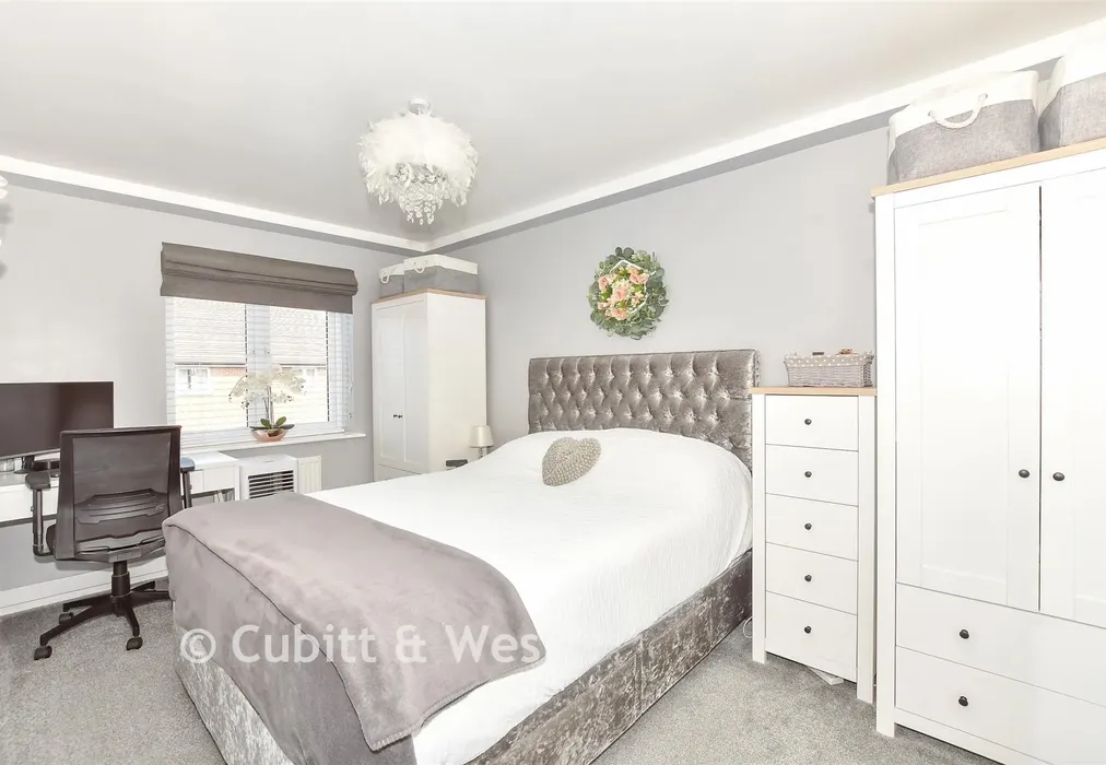 Bedroom 1 - Tatlow Chase, Littlehampton, West Sussex - Wards of Kent