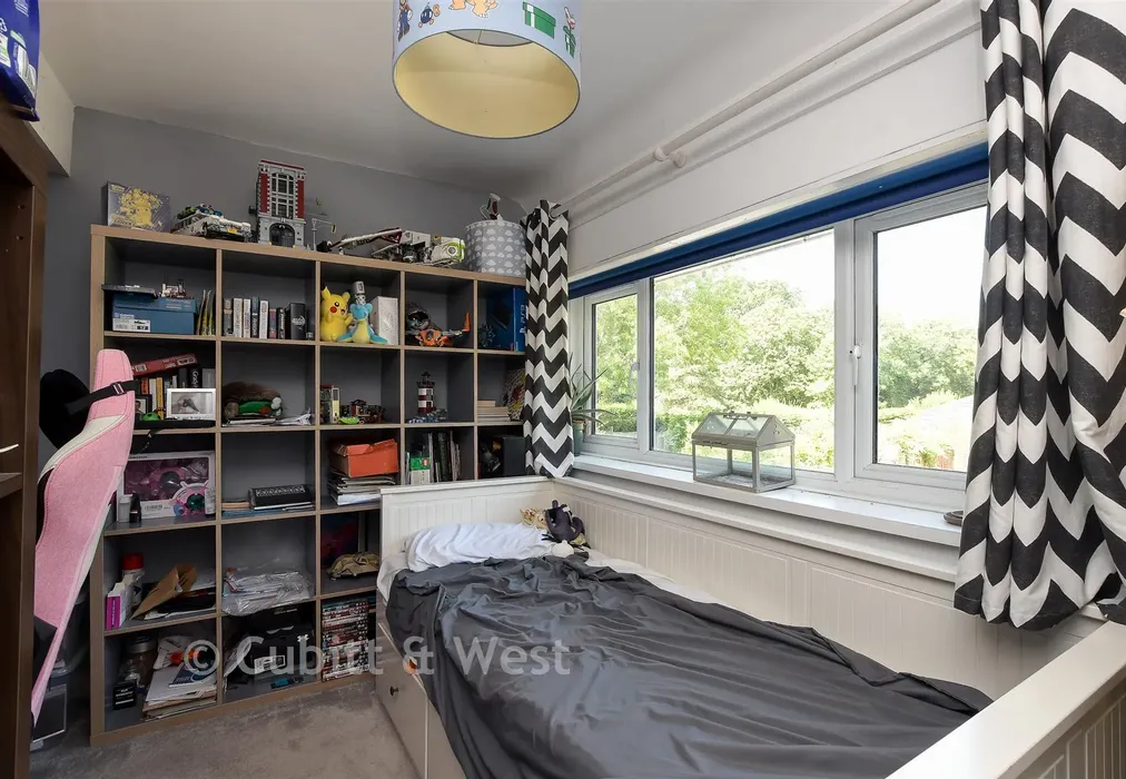 Bedroom 2 - Smallfield Road, Horley, Surrey - Wards of Kent