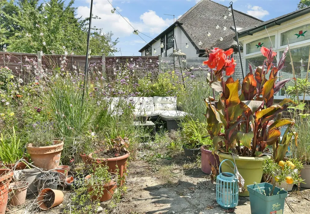 Rear Garden - Smallfield Road, Horley, Surrey - Wards of Kent
