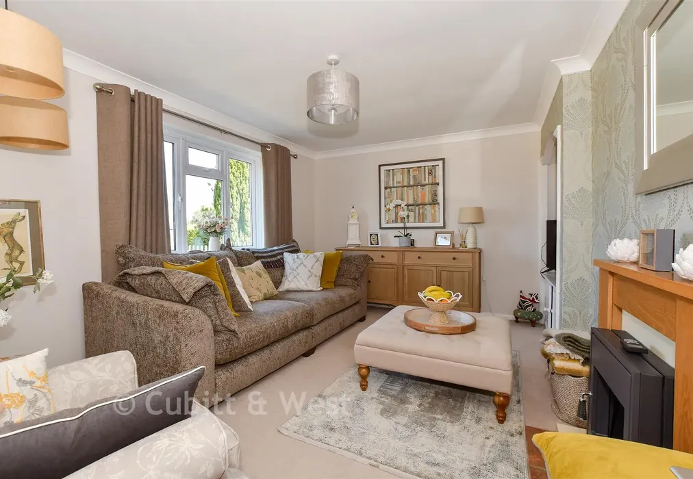 Lounge - Guillod Cottages, Graffham, Petworth, West Sussex - Wards of Kent