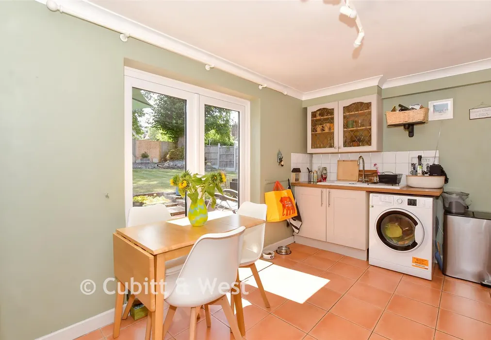 Kitchen/Dining Room - Guillod Cottages, Graffham, Petworth, West Sussex - Wards of Kent