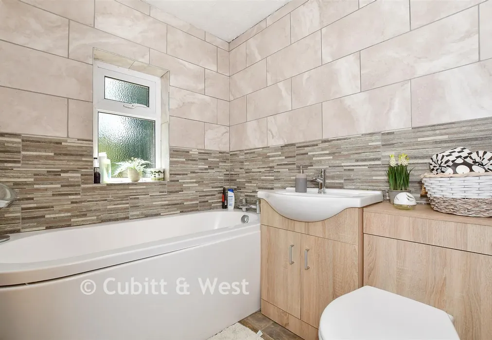 Bathroom - Guillod Cottages, Graffham, Petworth, West Sussex - Wards of Kent