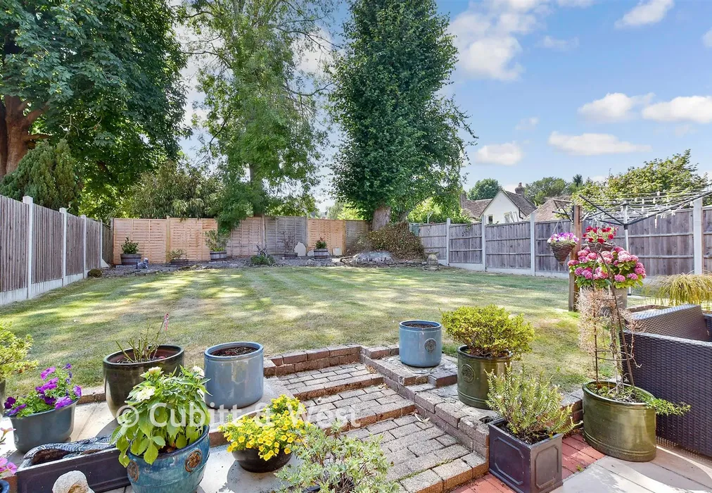 Rear Garden - Guillod Cottages, Graffham, Petworth, West Sussex - Wards of Kent