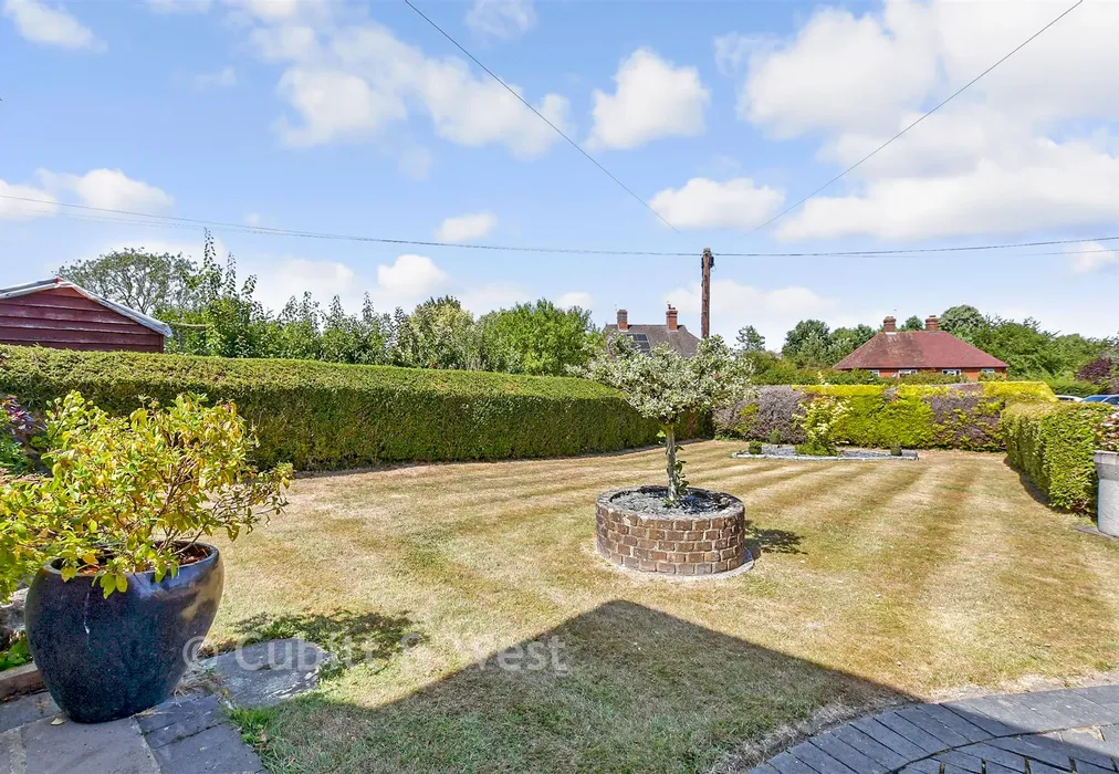 Front Garden - Guillod Cottages, Graffham, Petworth, West Sussex - Wards of Kent
