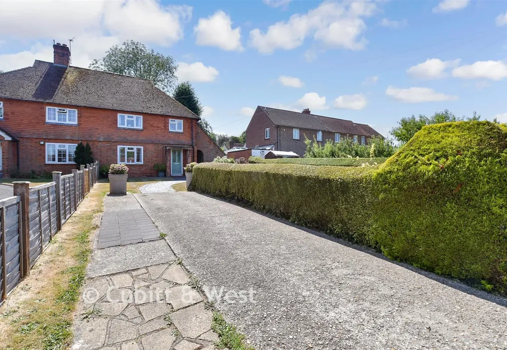 Driveway/Parking - Guillod Cottages, Graffham, Petworth, West Sussex - Wards of Kent