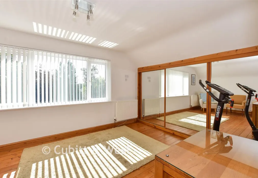 Bedroom 2 - The Crescent, Horsham, West Sussex - Wards of Kent