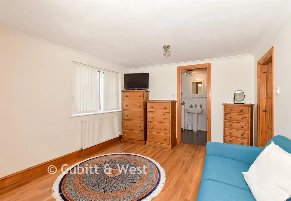 Bedroom 1 - The Crescent, Horsham, West Sussex - Wards of Kent