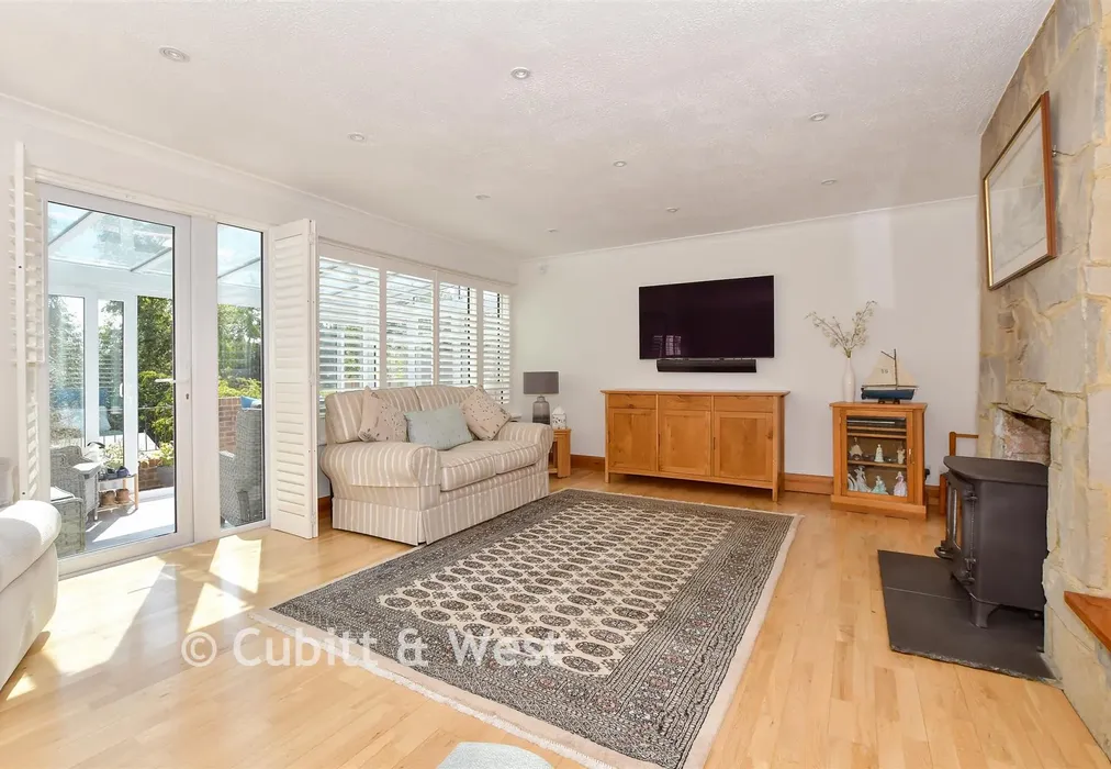 Lounge - The Crescent, Horsham, West Sussex - Wards of Kent