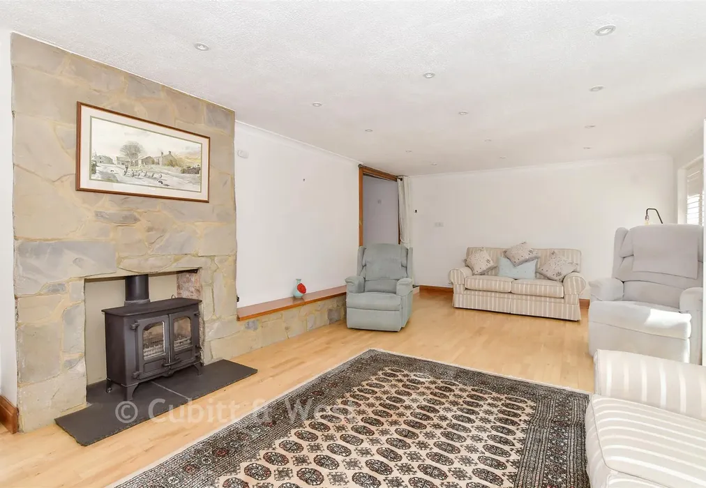 Lounge - The Crescent, Horsham, West Sussex - Wards of Kent