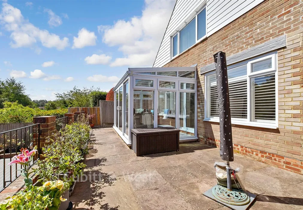 Rear Garden - The Crescent, Horsham, West Sussex - Wards of Kent