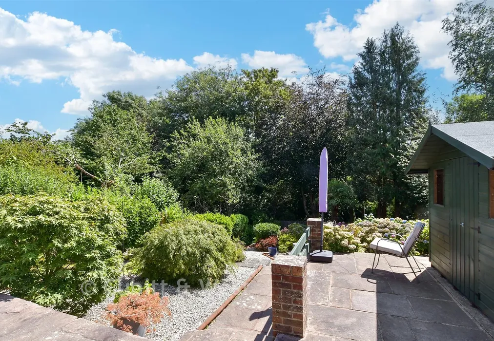 Rear Garden - The Crescent, Horsham, West Sussex - Wards of Kent