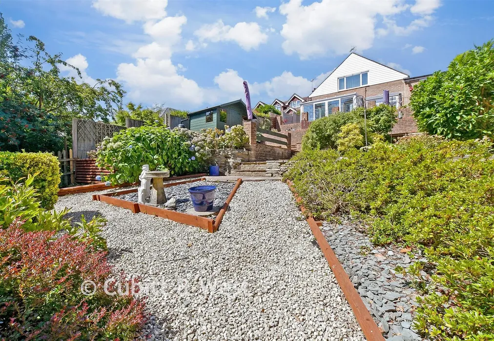 Rear Garden - The Crescent, Horsham, West Sussex - Wards of Kent