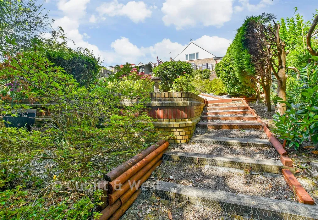Rear Garden - The Crescent, Horsham, West Sussex - Wards of Kent