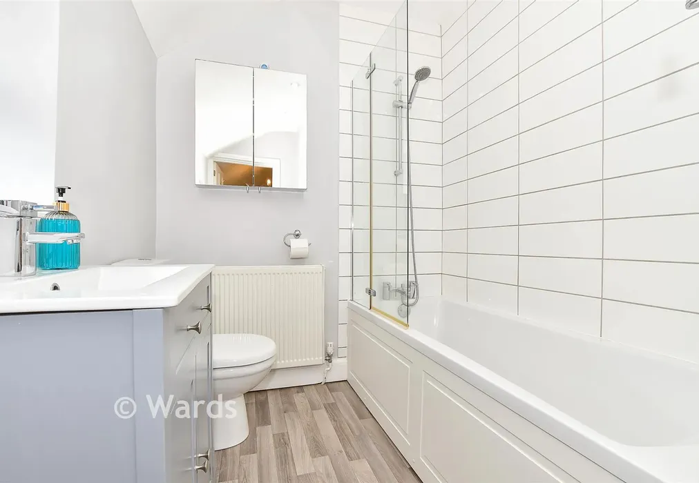 Bathroom - Hawden Road, Tonbridge, Kent - Wards of Kent