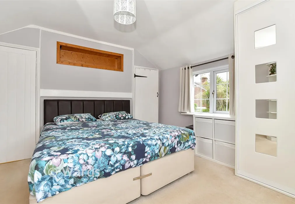 Bedroom 1 - Hawden Road, Tonbridge, Kent - Wards of Kent