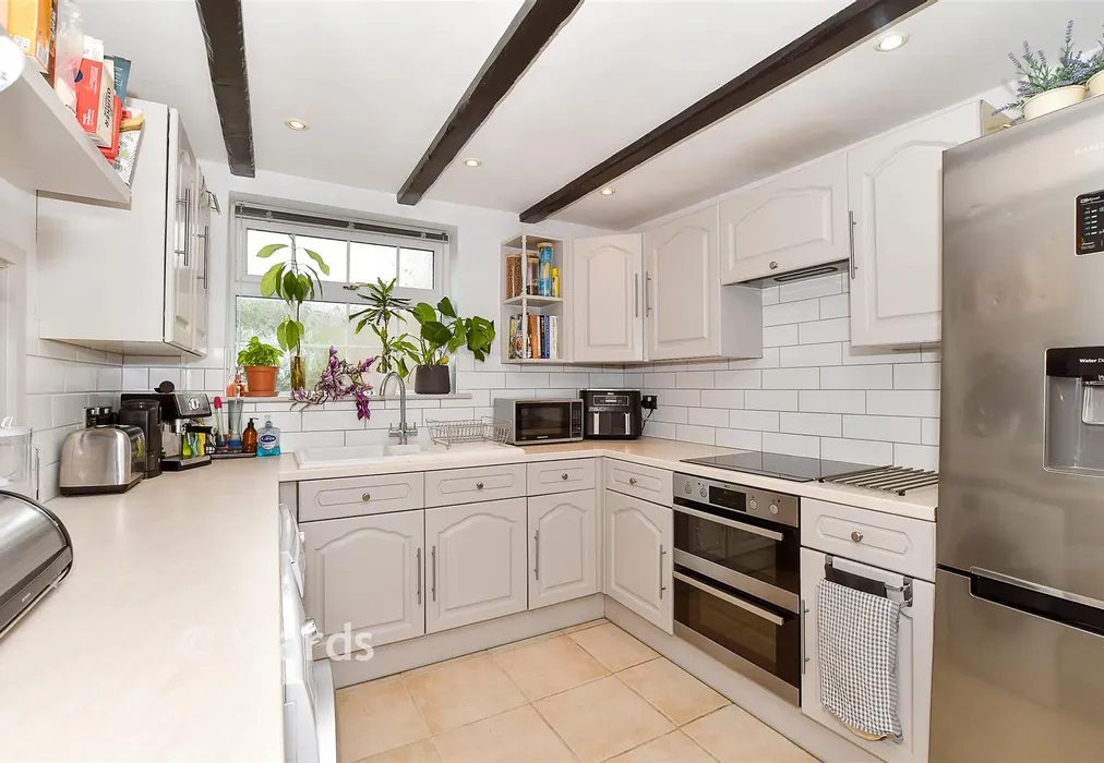 Kitchen - Hawden Road, Tonbridge, Kent - Wards of Kent
