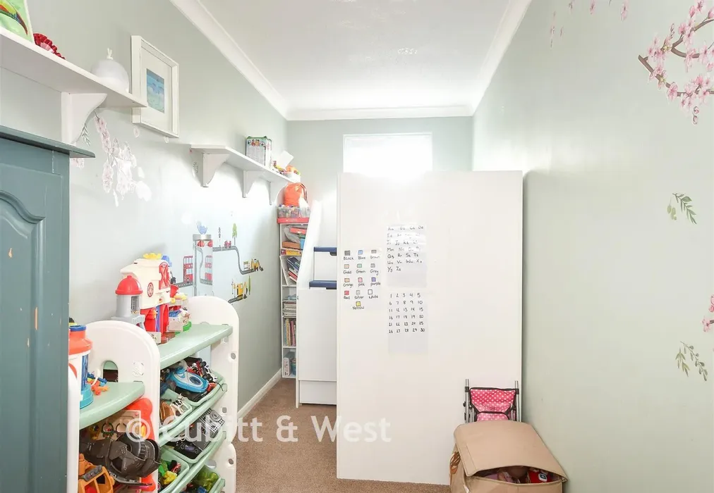 Bedroom 2. - Blackthorns, Hurstpierpoint, West Sussex - Wards of Kent