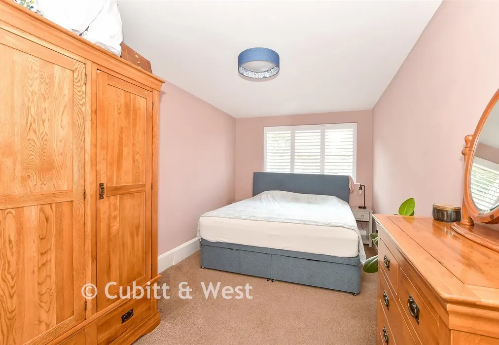 Bedroom 1 - Blackthorns, Hurstpierpoint, West Sussex - Wards of Kent