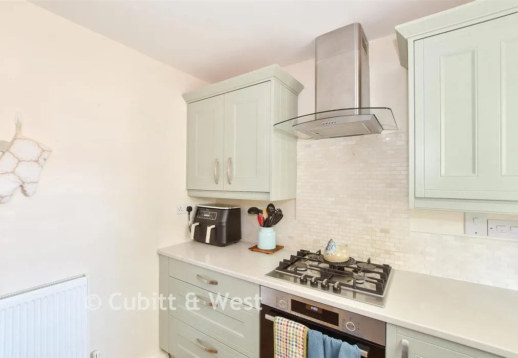 Kitchen - Blackthorns, Hurstpierpoint, West Sussex - Wards of Kent