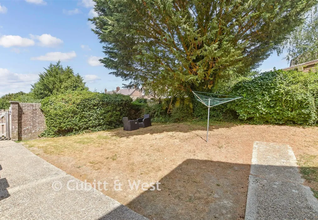Communal Gardens - Blackthorns, Hurstpierpoint, West Sussex - Wards of Kent