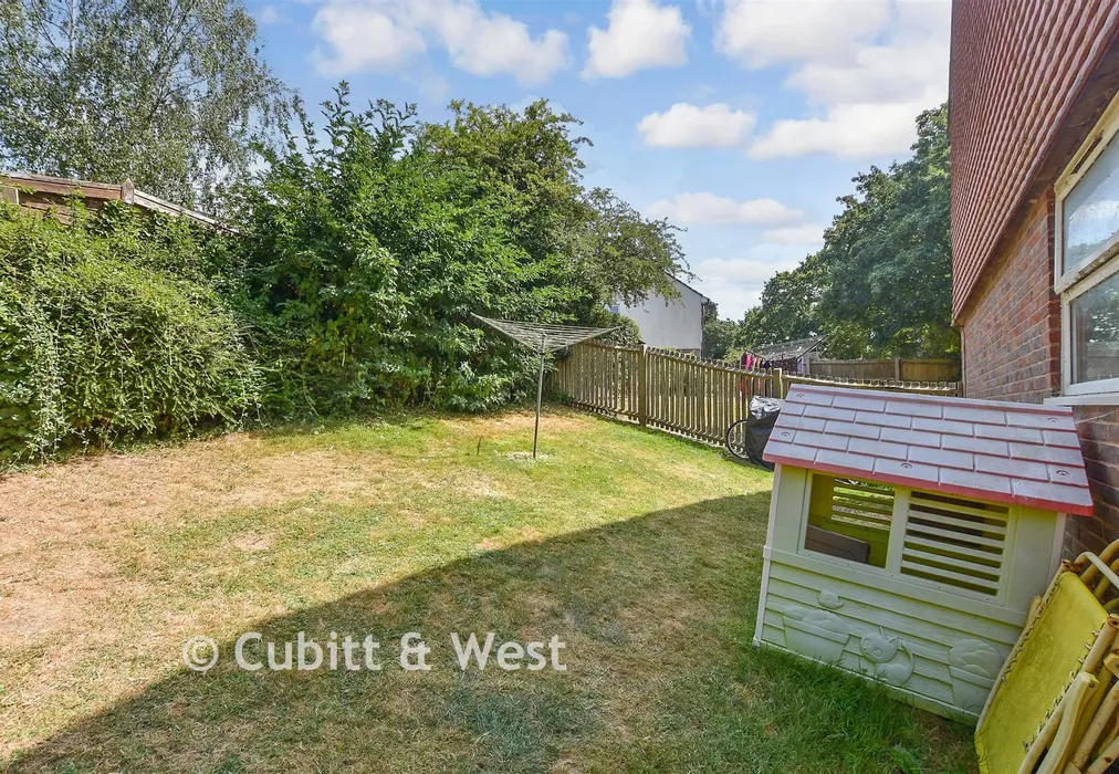 Communal Gardens - Blackthorns, Hurstpierpoint, West Sussex - Wards of Kent
