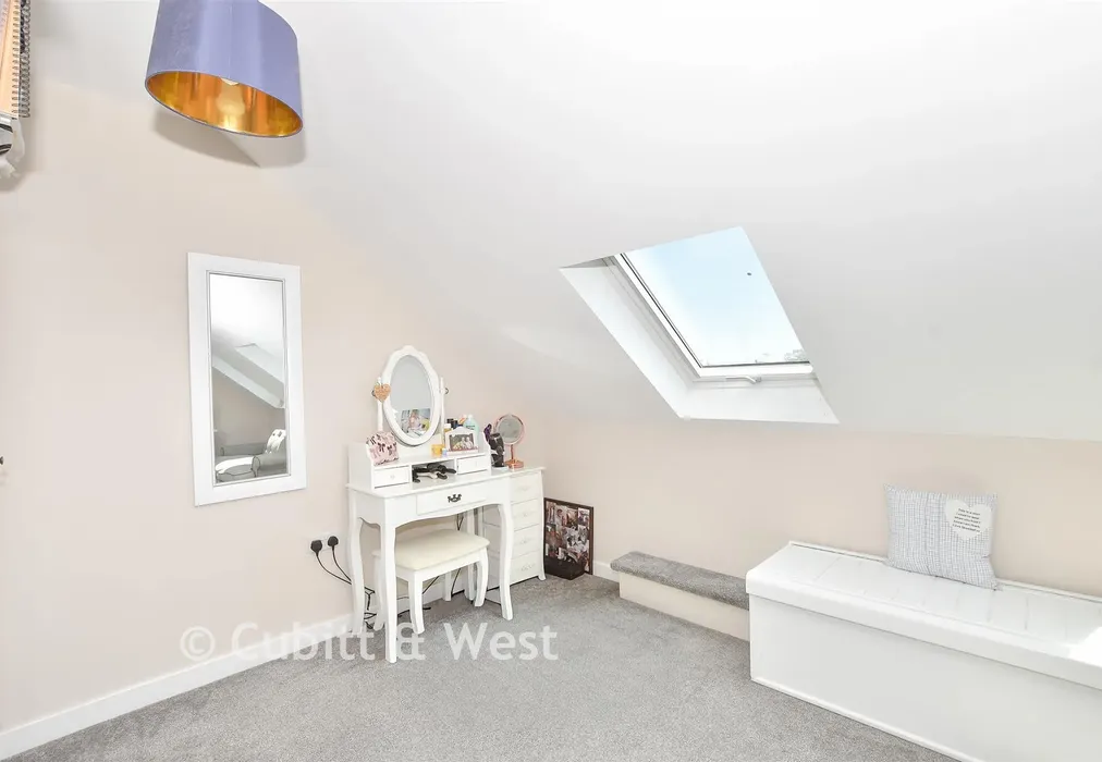 Bedroom 1 - Capel Avenue, Peacehaven, East Sussex - Wards of Kent