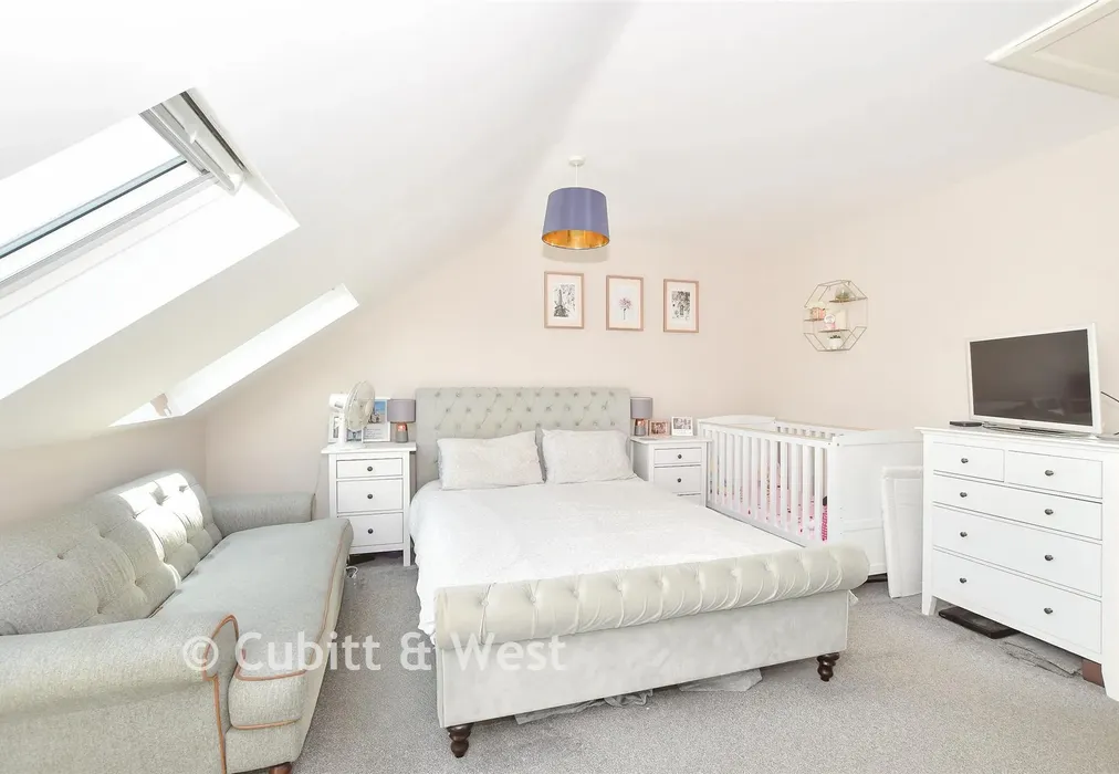 Bedroom 1 - Capel Avenue, Peacehaven, East Sussex - Wards of Kent