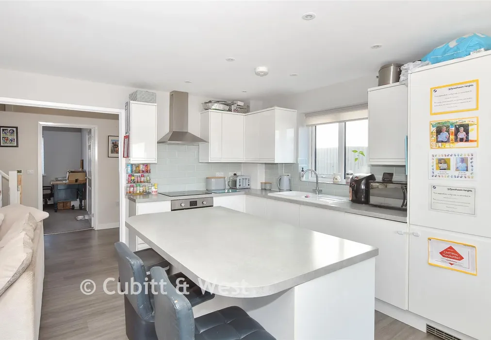 Lounge/ Kitchen/ Diner - Capel Avenue, Peacehaven, East Sussex - Wards of Kent