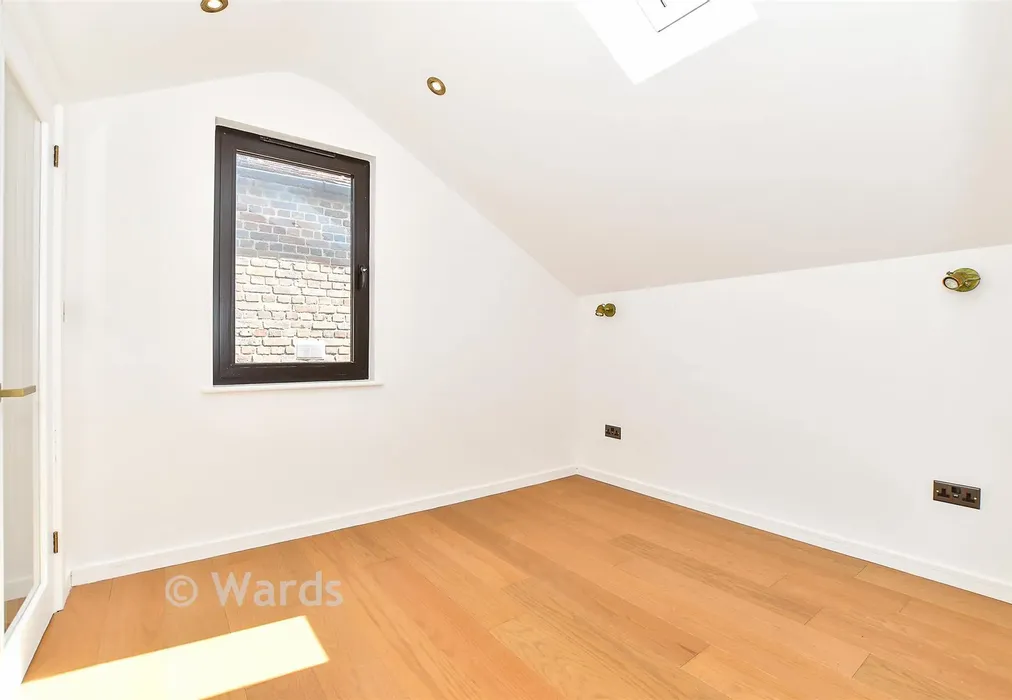 Bedroom 2 - Stone Street, Cranbrook, Kent - Wards of Kent