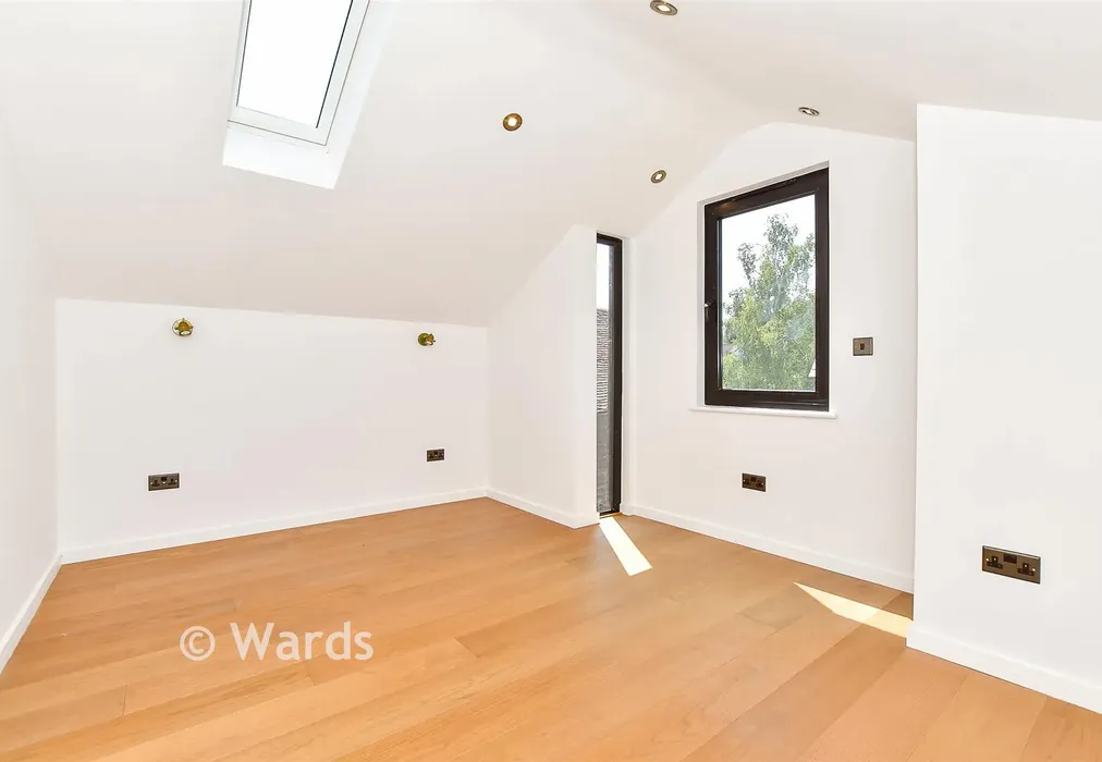 Bedroom 1 - Stone Street, Cranbrook, Kent - Wards of Kent