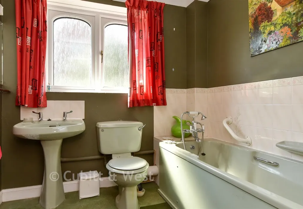 Bathroom - Croft Lane, Seaford, East Sussex - Wards of Kent