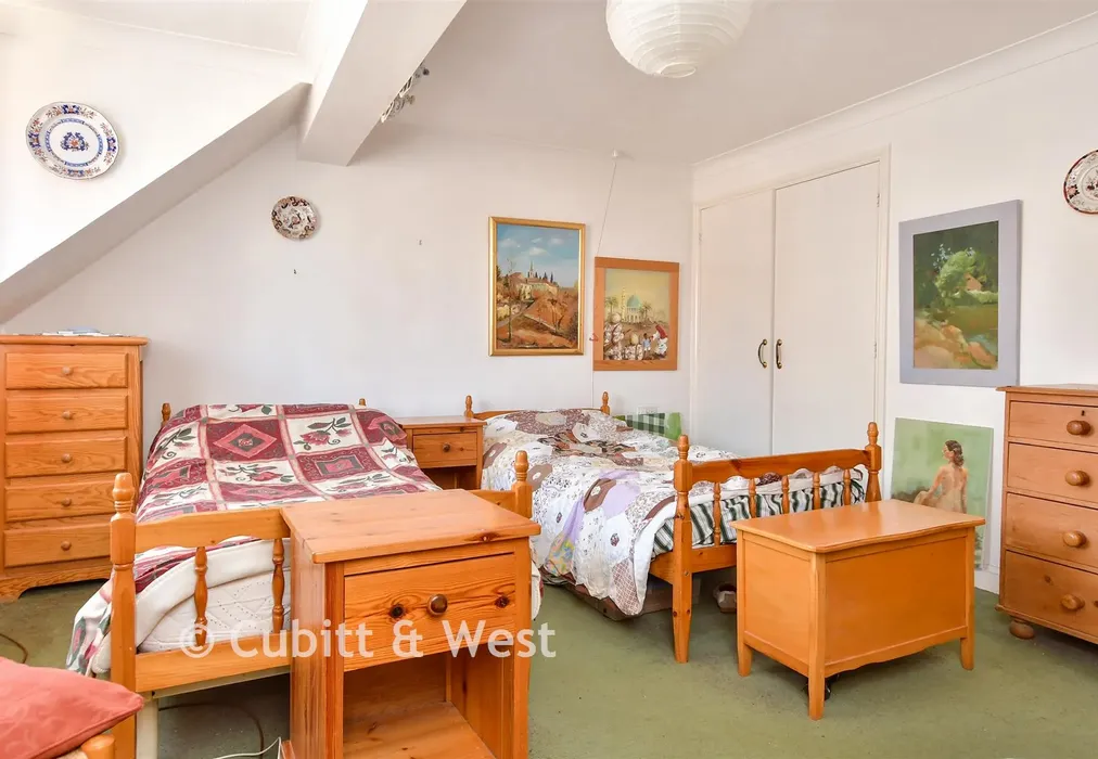 Bedroom 1 - Croft Lane, Seaford, East Sussex - Wards of Kent