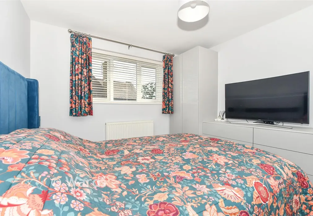 Bedroom 1 - London Road, Deal, Kent - Wards of Kent
