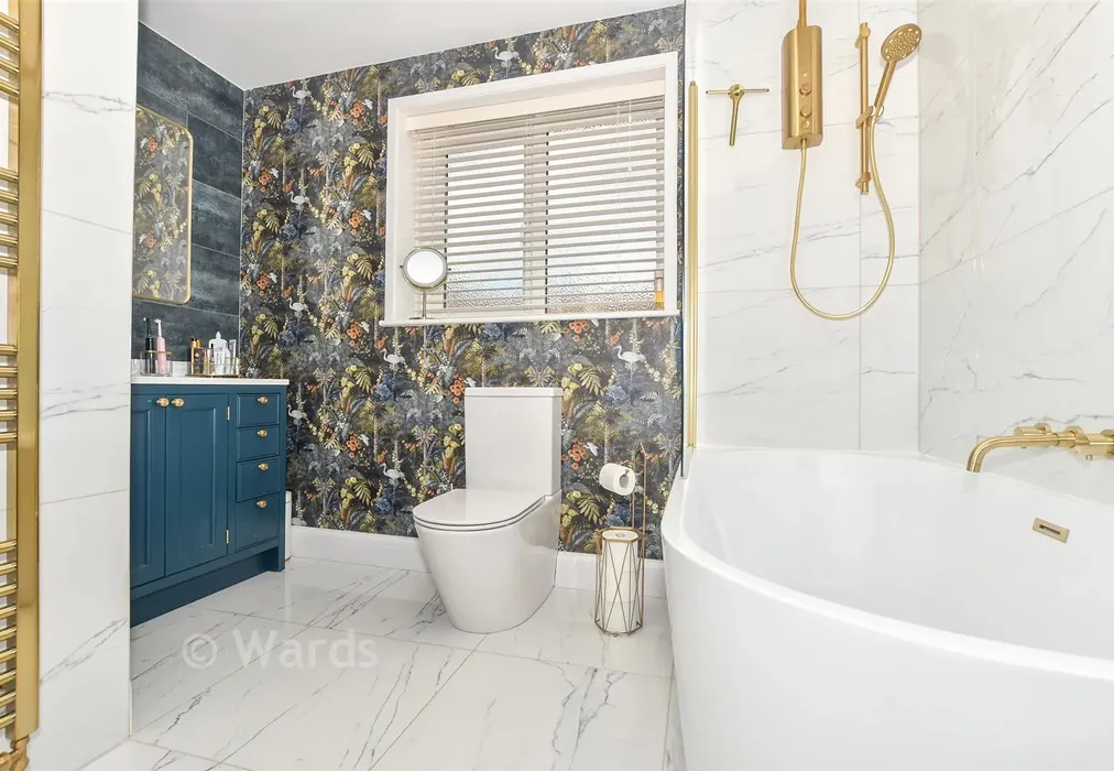 Bathroom - London Road, Deal, Kent - Wards of Kent