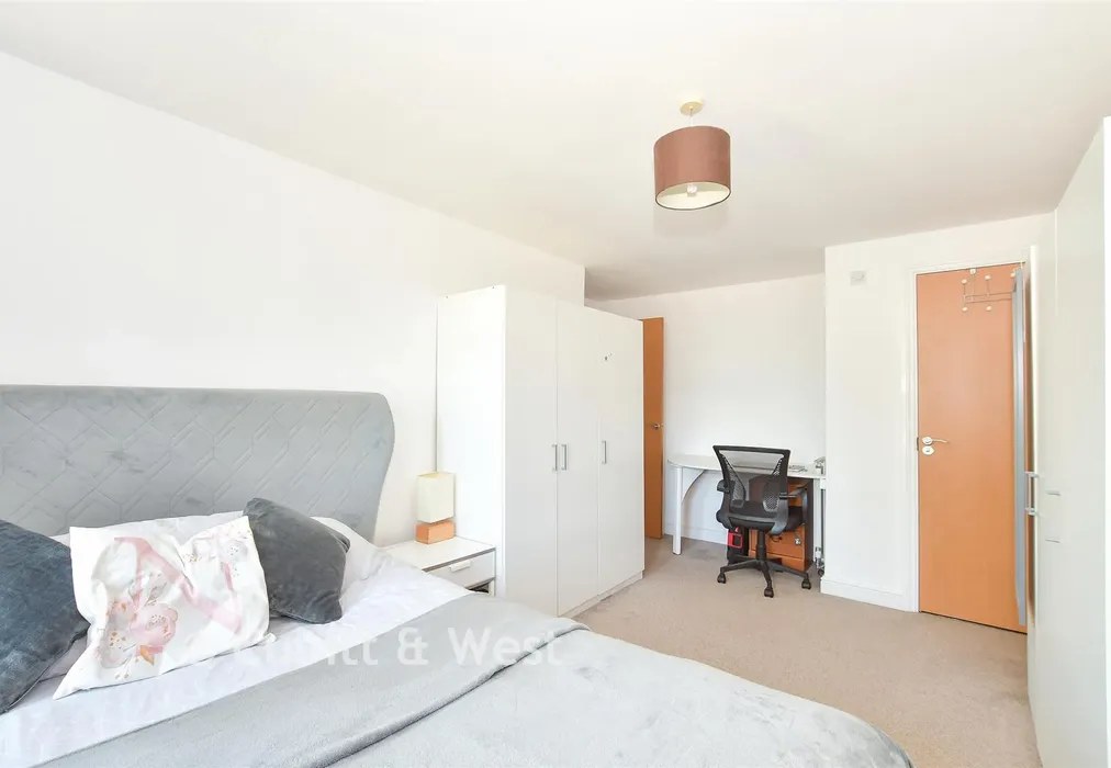Bedroom 1 - Commonwealth Drive, Three Bridges, Crawley, West Sussex - Wards of Kent