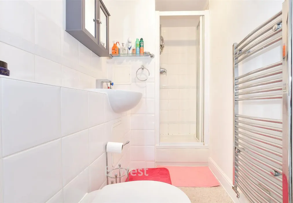 En-Suite Shower Room - Commonwealth Drive, Three Bridges, Crawley, West Sussex - Wards of Kent