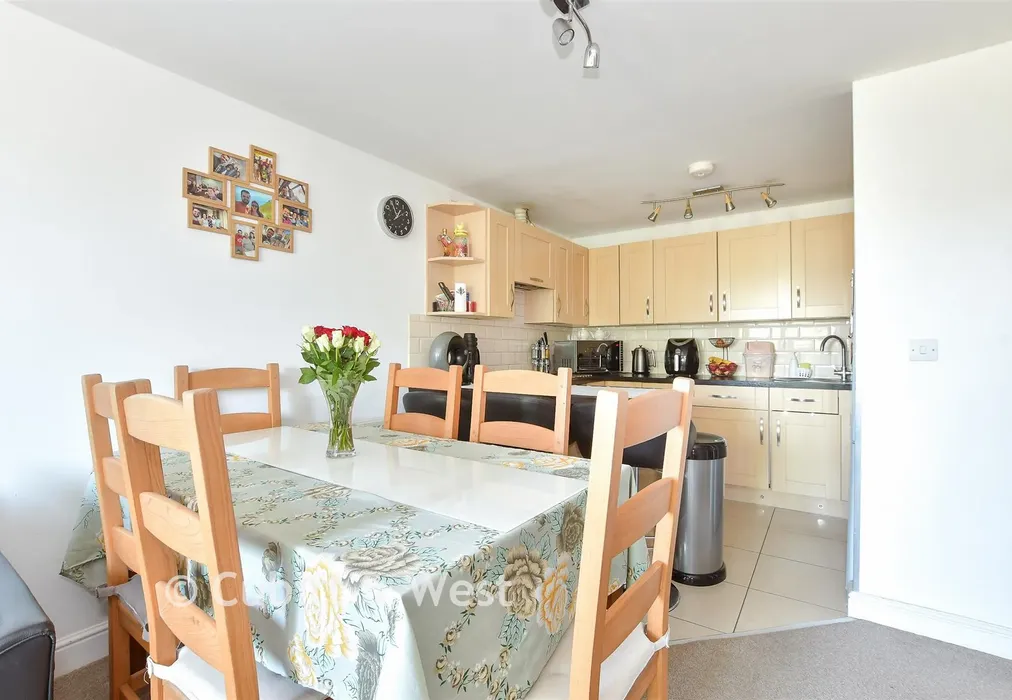 Lounge/Diner - Commonwealth Drive, Three Bridges, Crawley, West Sussex - Wards of Kent