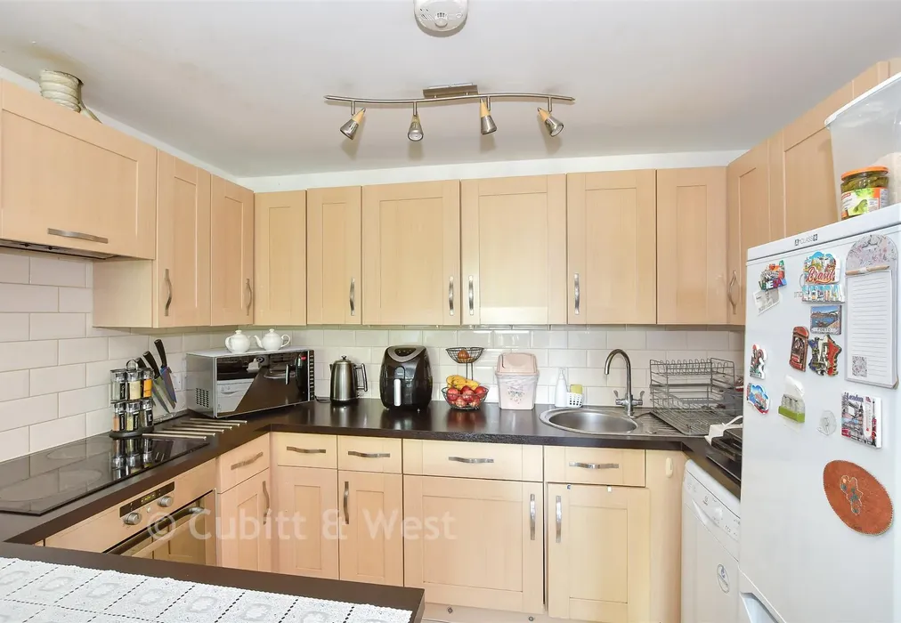 Kitchen - Commonwealth Drive, Three Bridges, Crawley, West Sussex - Wards of Kent