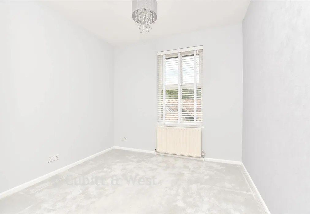 Bedroom 4 - Great Ellshams, Banstead, Surrey - Wards of Kent