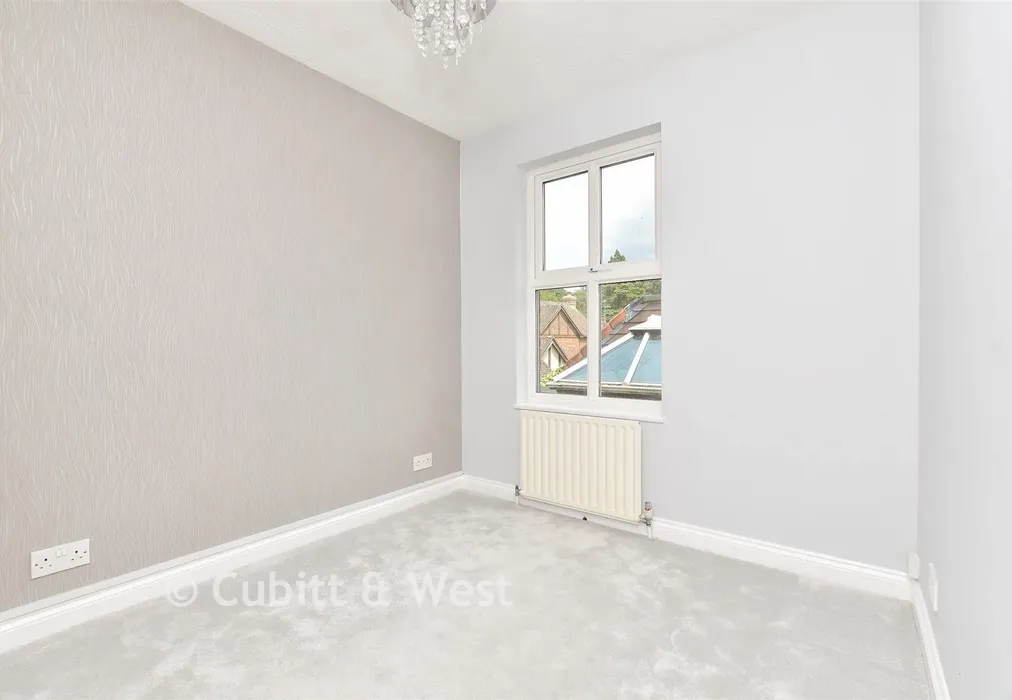 Bedroom 5 - Great Ellshams, Banstead, Surrey - Wards of Kent
