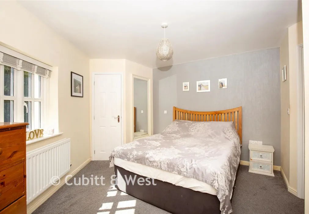 Bedroom 1 - The Willows, Parbrook, West Sussex - Wards of Kent